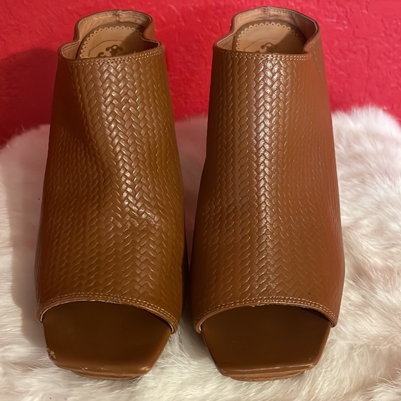 LISA LECROY Tan Brown Woven LEATHER Mules Open Toe Wood HEELS 9M! - Picture 2 of 7